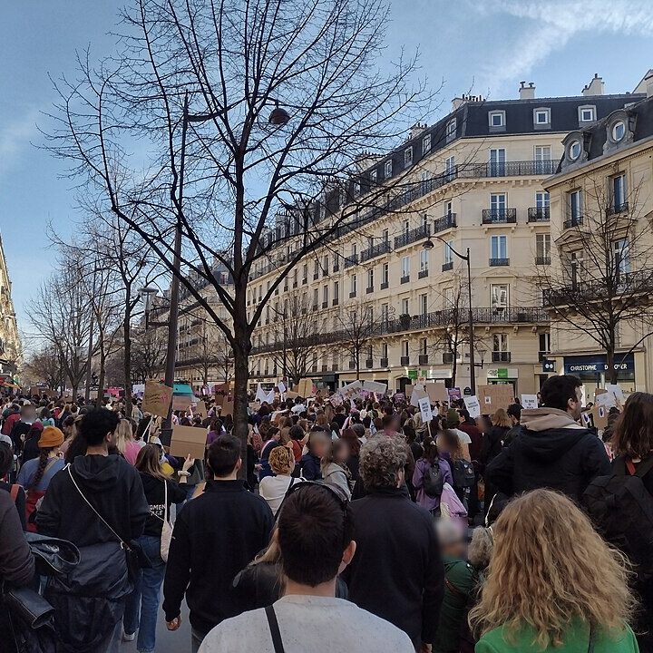 Manifestation_du_8_mars_2025_à_Paris,_départ_de_la_place_de_la_République_(6)